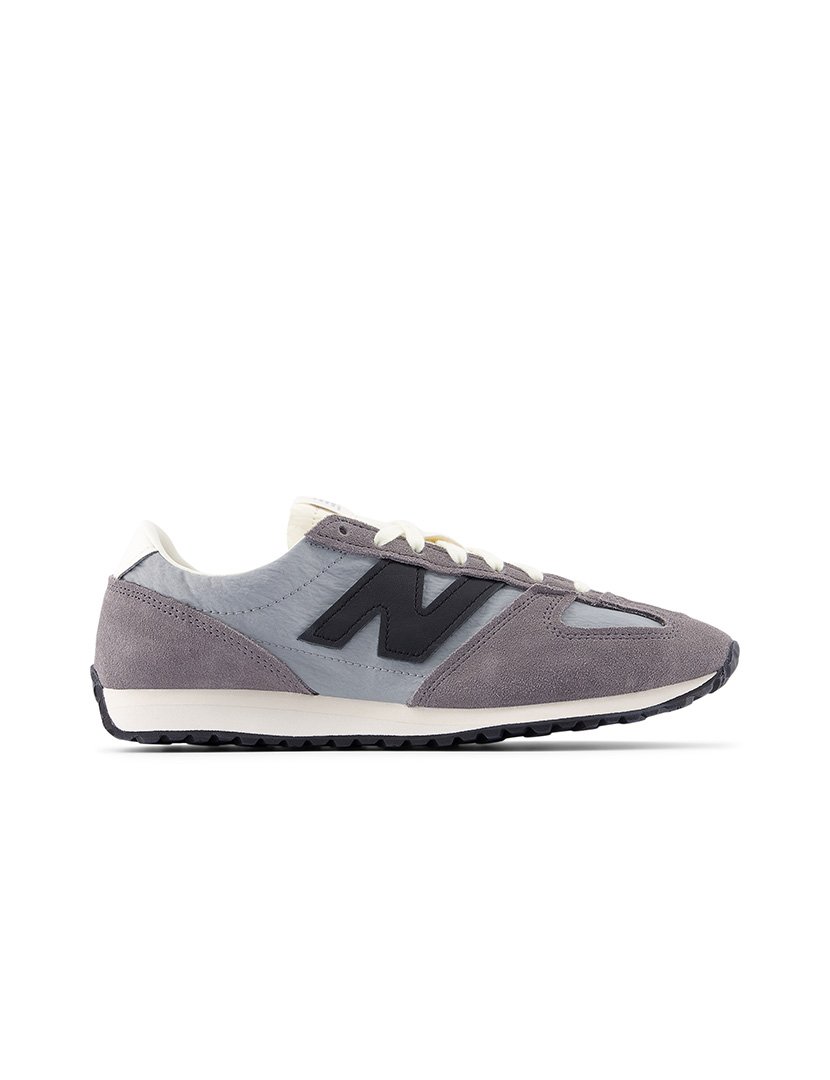 471 Castlerock Sneakers