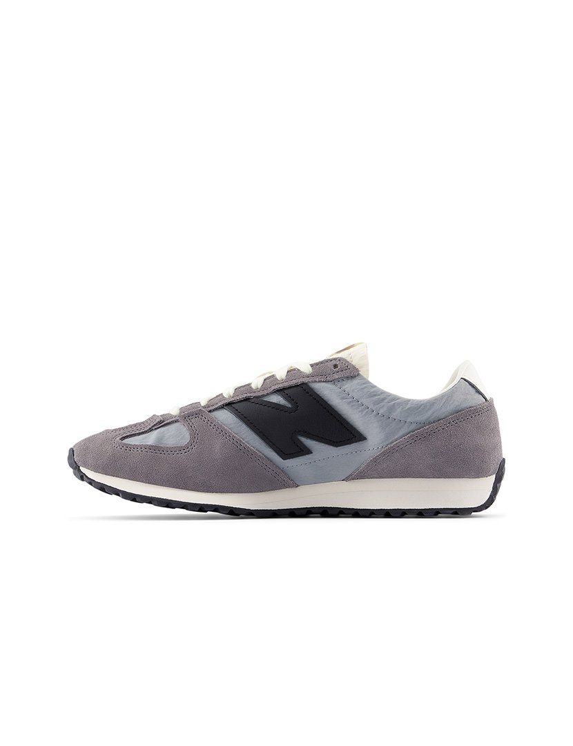 471 Castlerock Sneakers