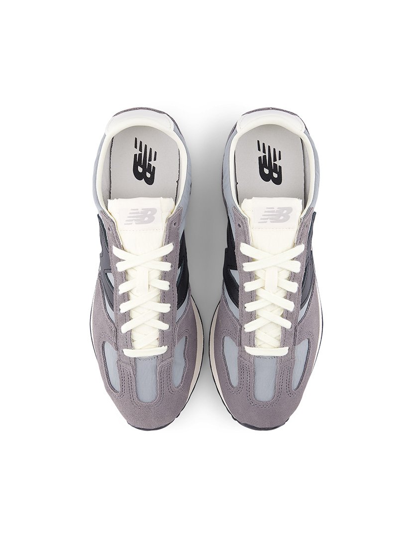 471 Castlerock Sneakers