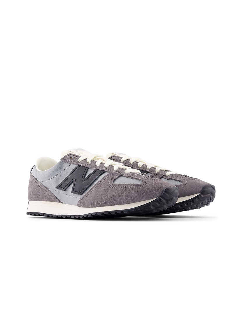 471 Castlerock Sneakers