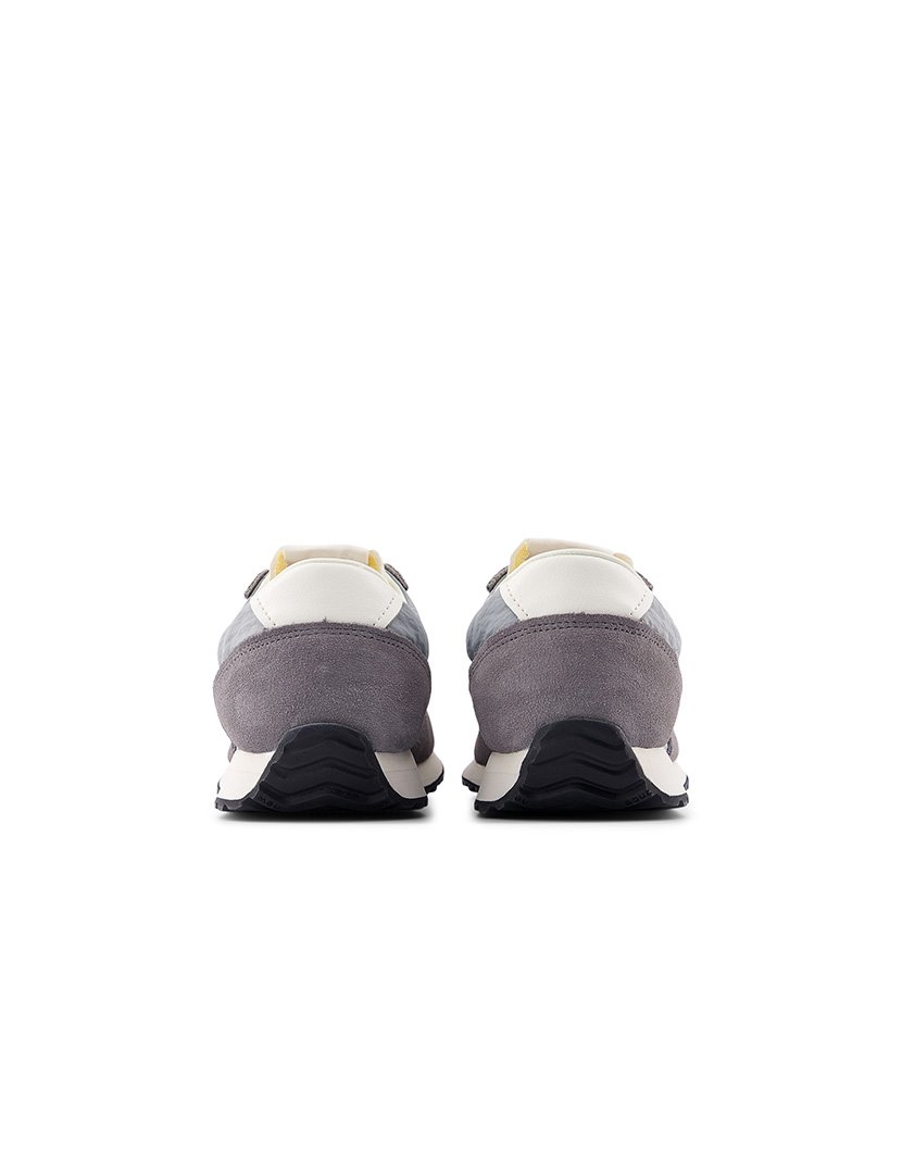 471 Castlerock Sneakers