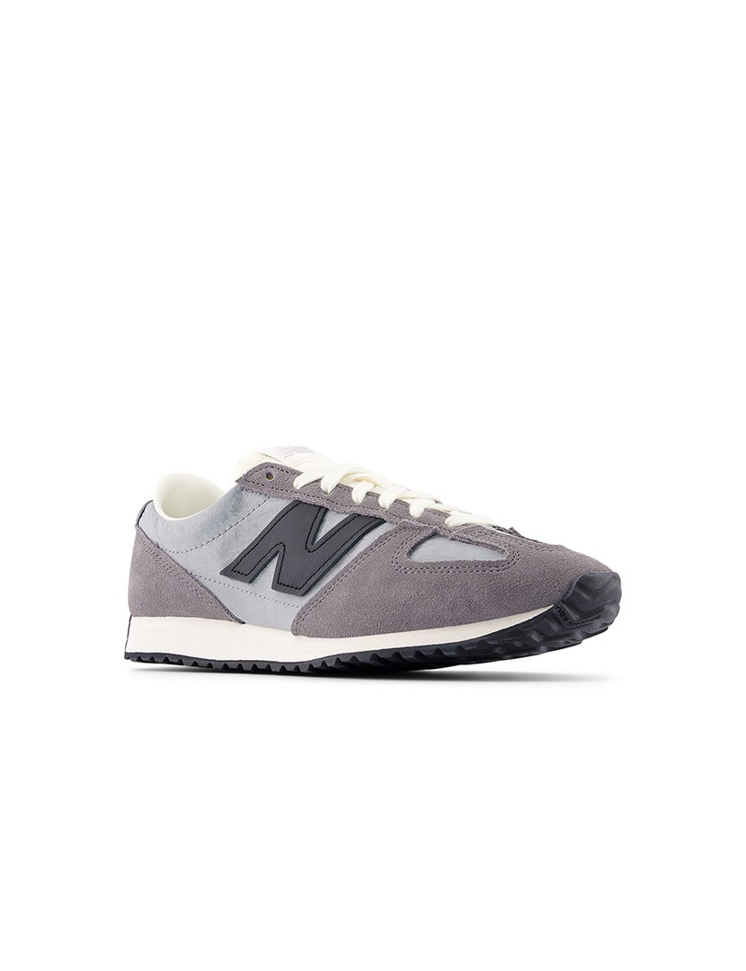 471 Castlerock Sneakers